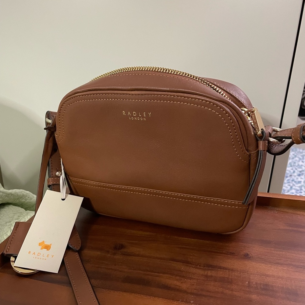 Radley London NWT model Upper Grove H7119216, super cute brown leather.